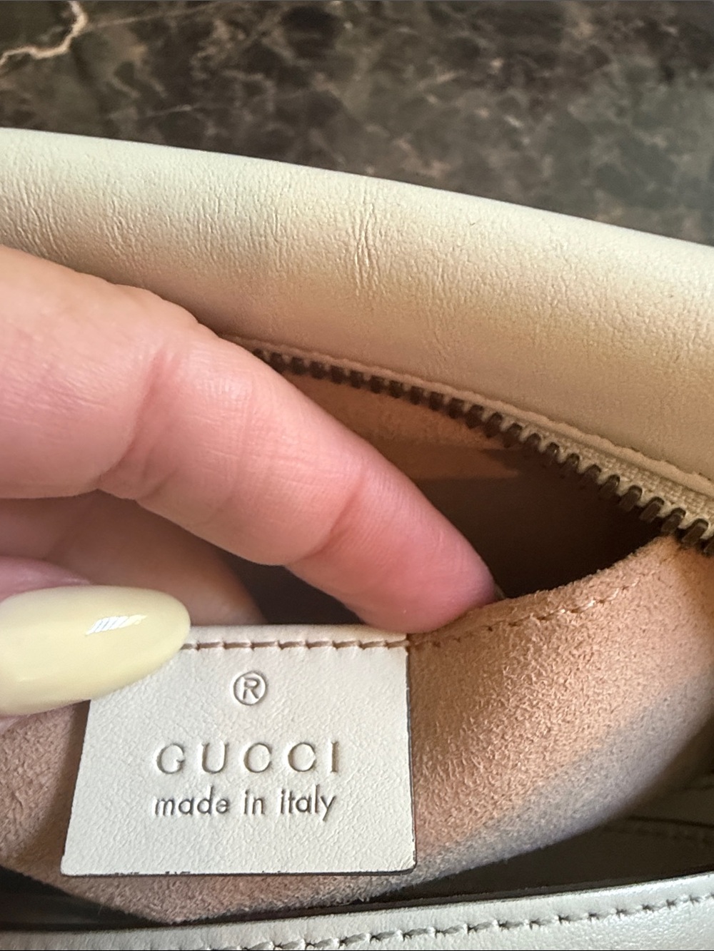 Gucci White Quilted Leather GG Marmont Crossbody with Gold Hardware - Picture 2 of 7
